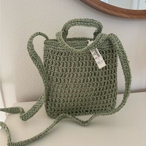 The Small Transport Straw Crossbody Maxwell light green